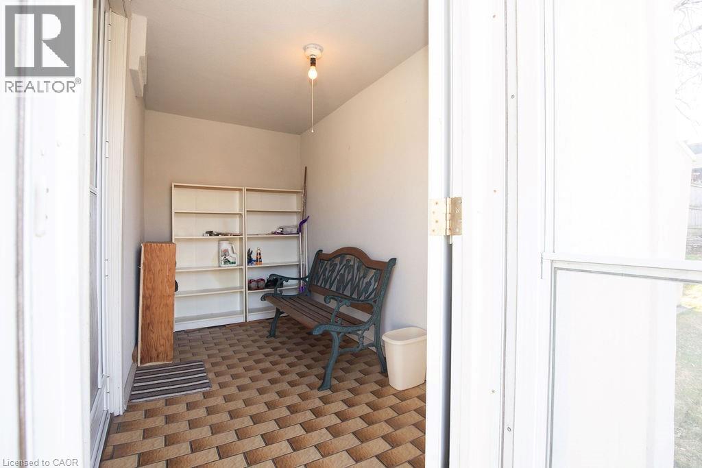 91 Pearl Street N Property Photo 10