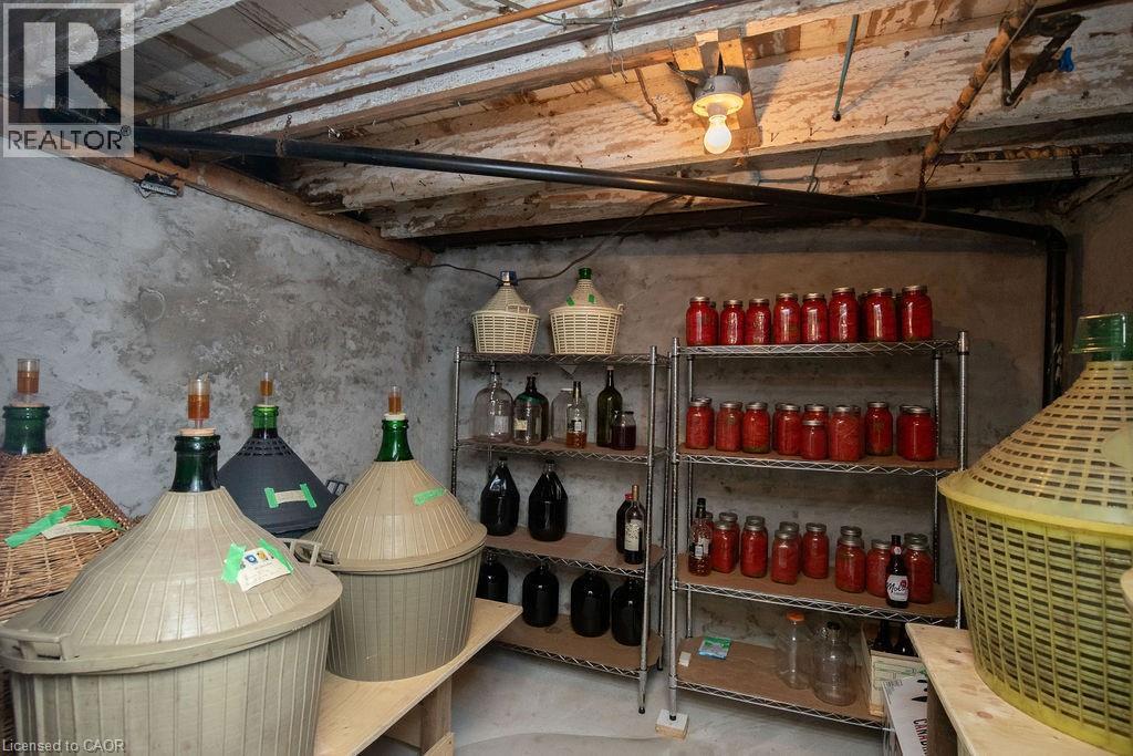 91 Pearl Street N Property Photo 26