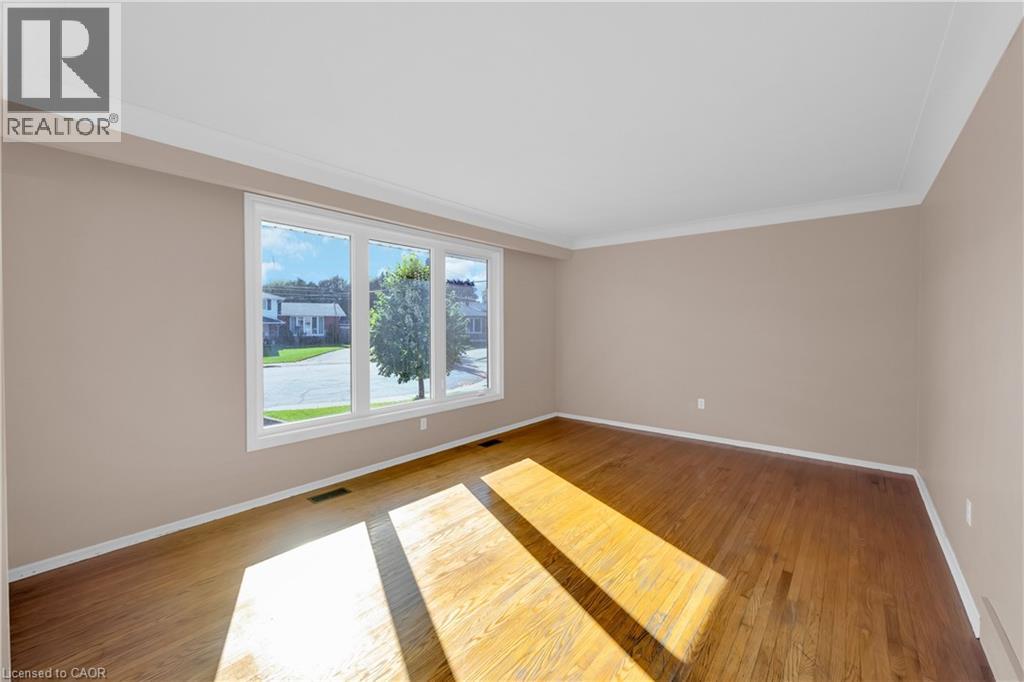 112 Purdy Crescent Property Photo 3