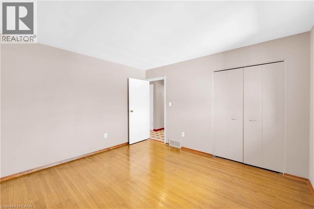 112 Purdy Crescent Property Photo 15