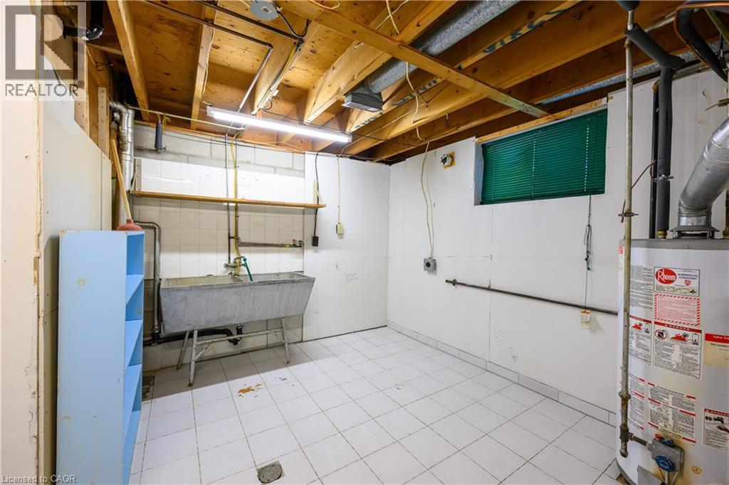 112 Purdy Crescent Property Photo 26