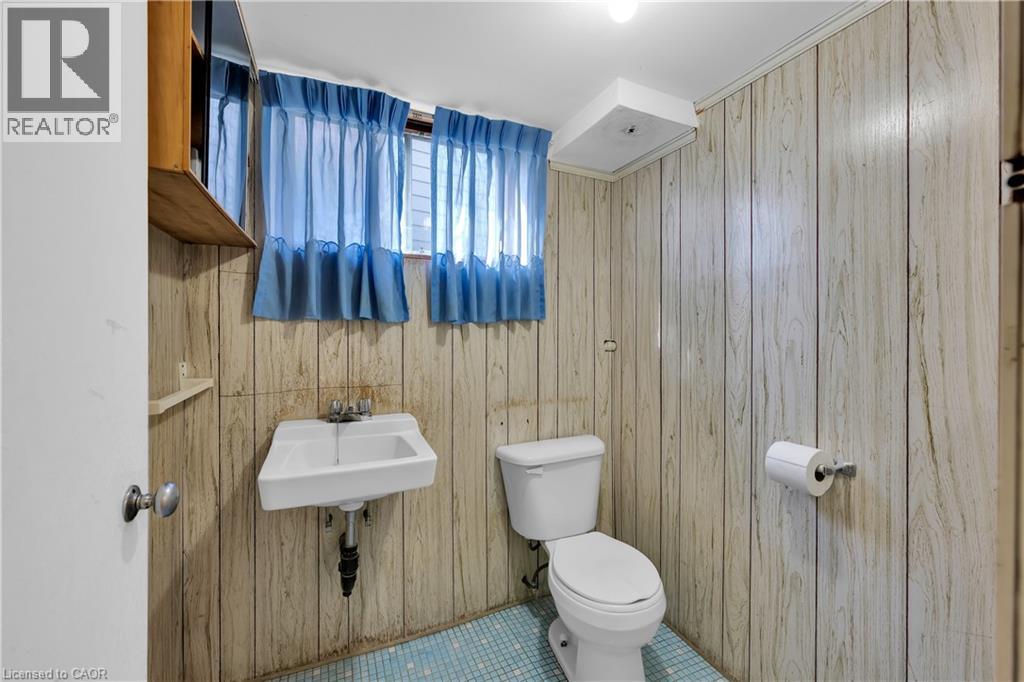 112 Purdy Crescent Property Photo 27