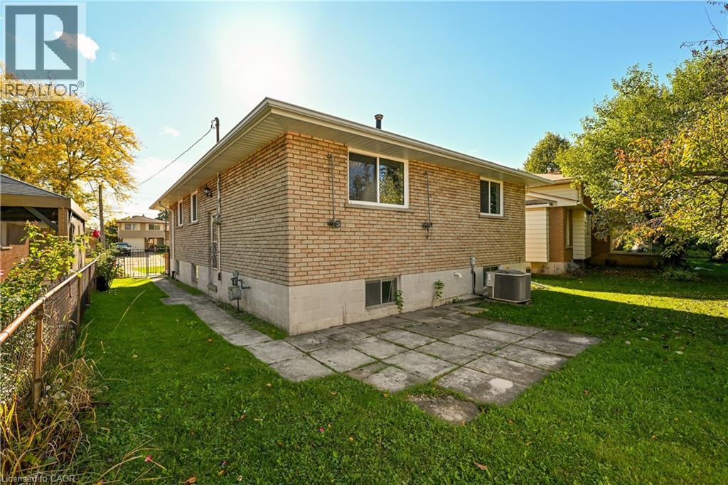 112 Purdy Crescent Property Photo 29