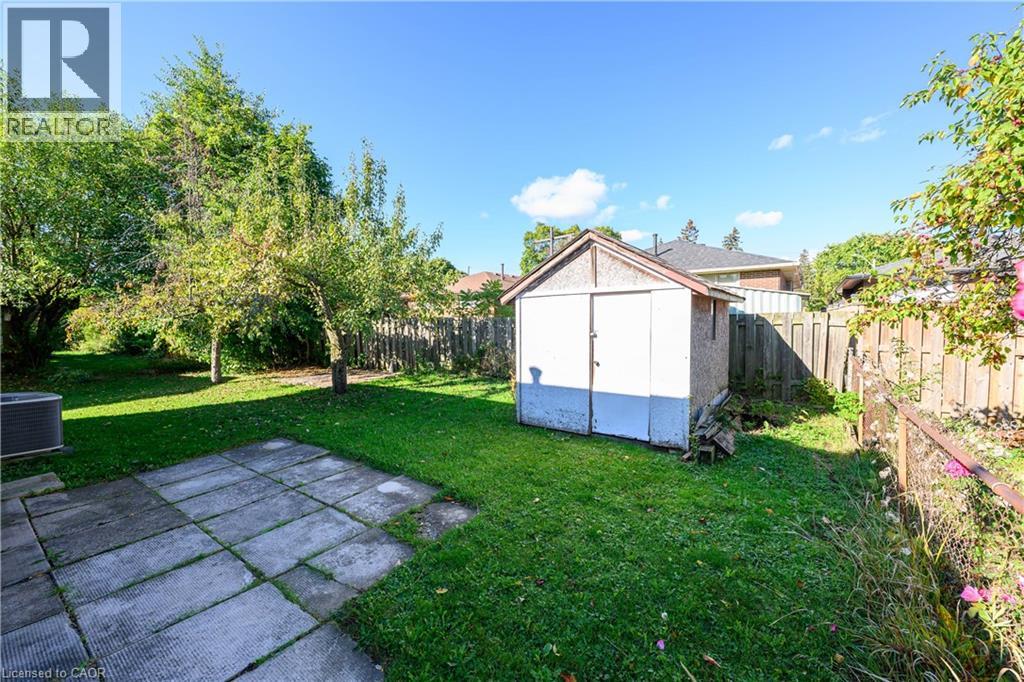 112 Purdy Crescent Property Photo 32