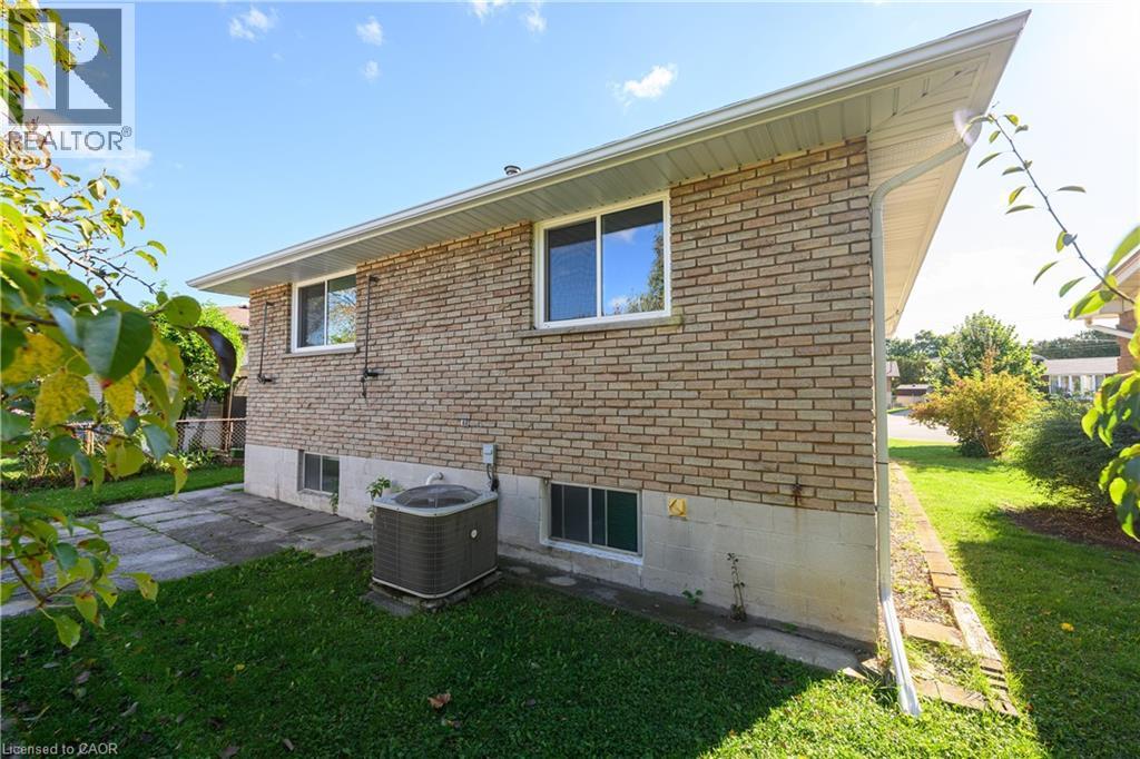 112 Purdy Crescent Property Photo 34