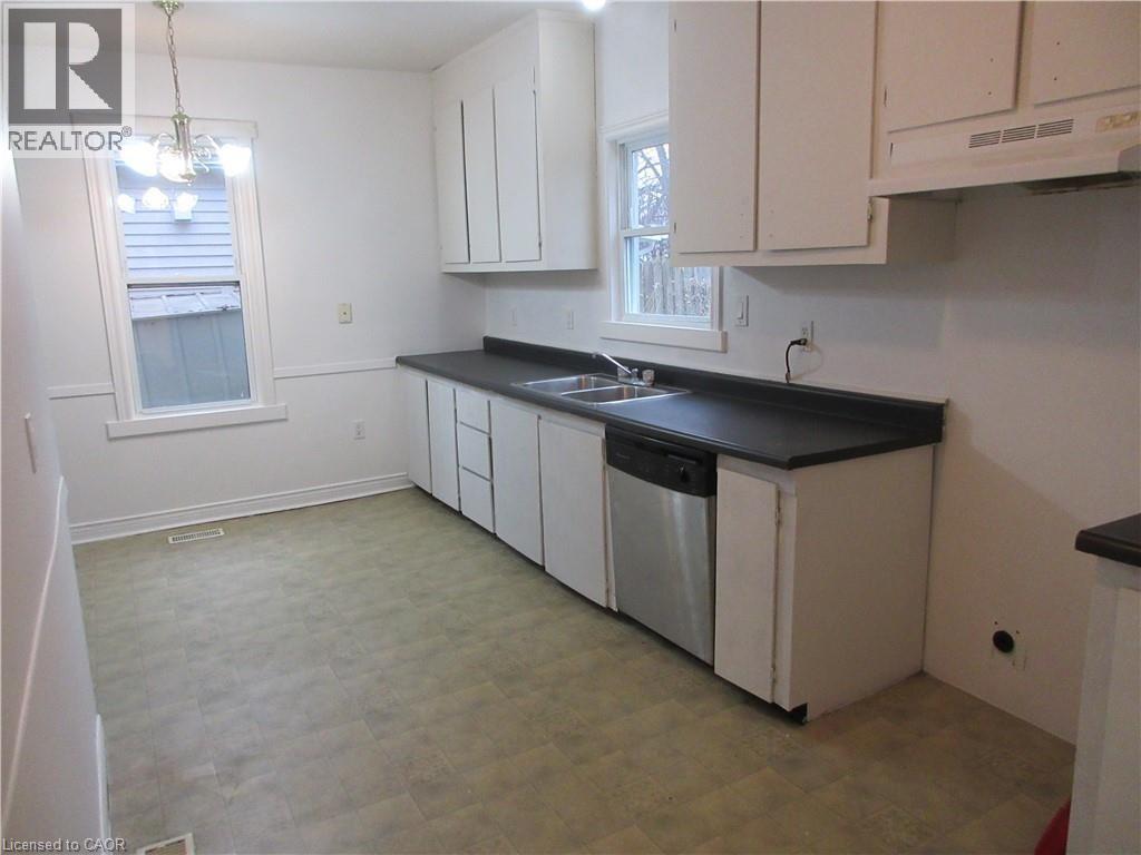 713 Cedar Street Property Photo 14