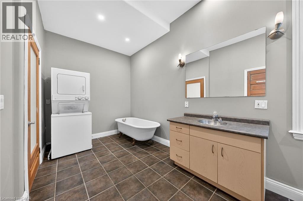12 Fleet Street Property Photo 17