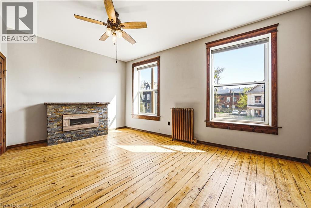 593 & 595 E King Street E Property Photo 32