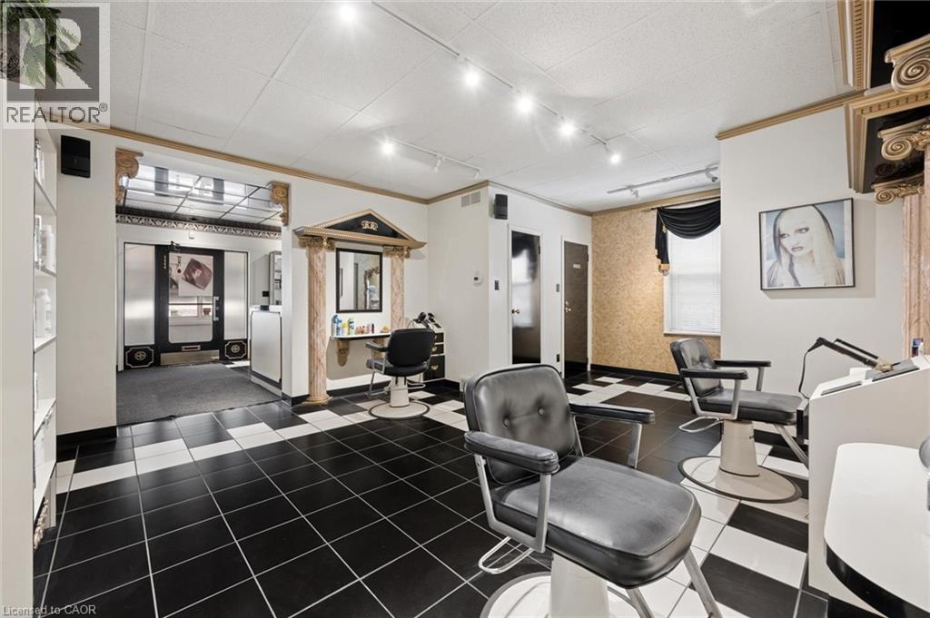 64 Francis Street N Property Photo 8