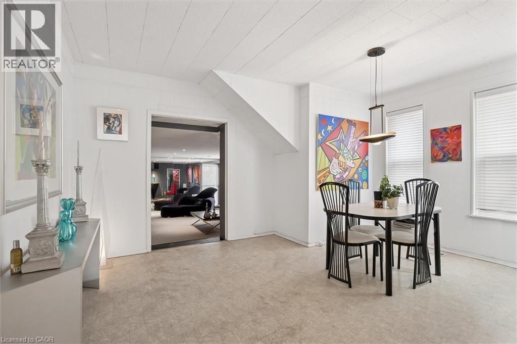 64 Francis Street N Property Photo 23