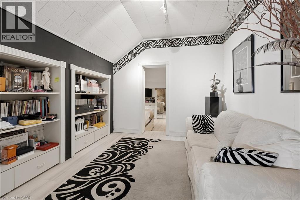 64 Francis Street N Property Photo 24