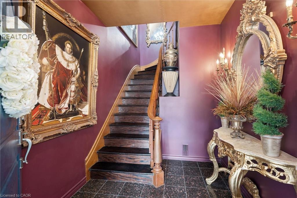 64 Francis Street N Property Photo 12