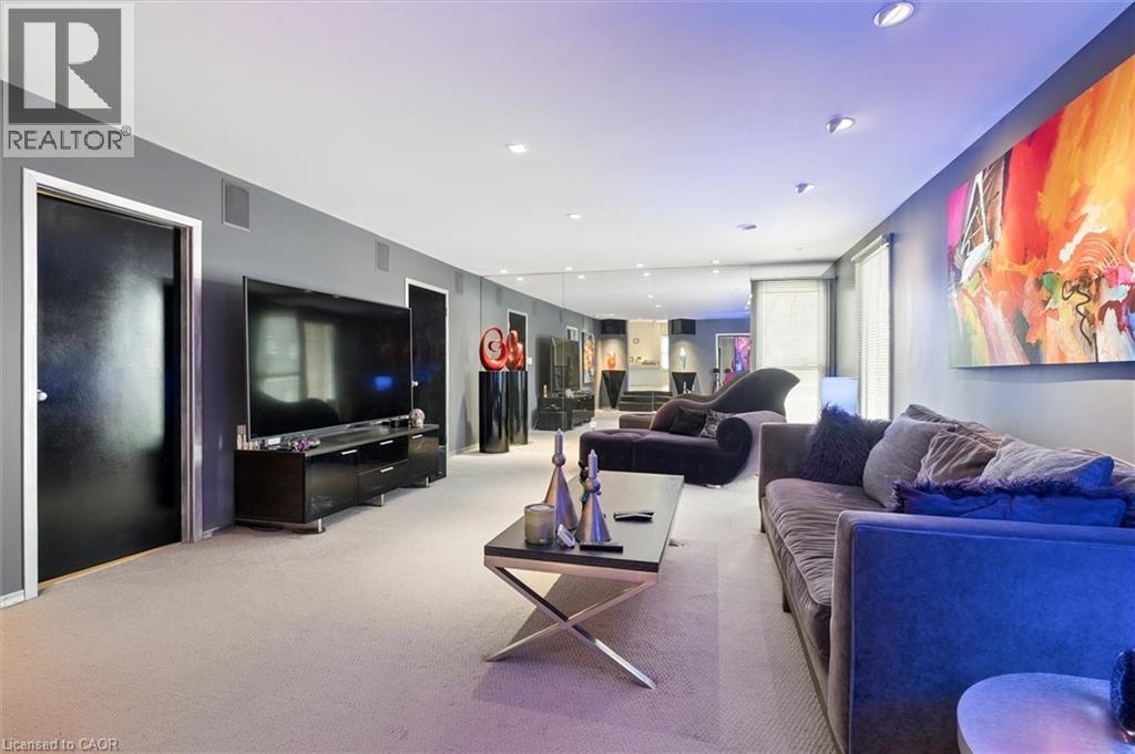 64 Francis Street N Property Photo 14