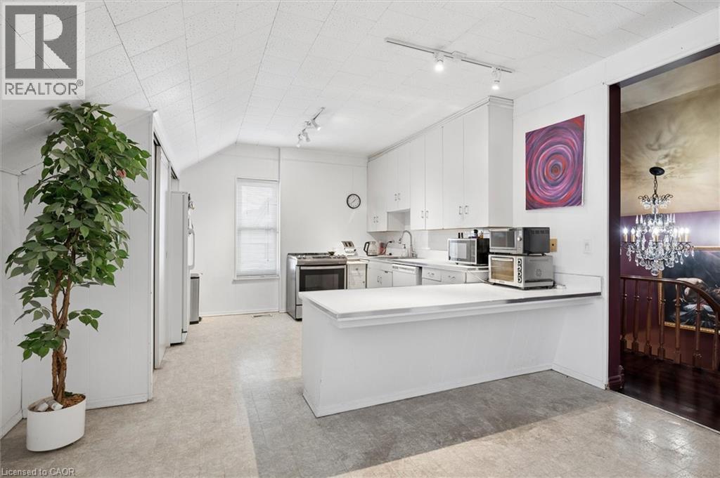 64 Francis Street N Property Photo 19