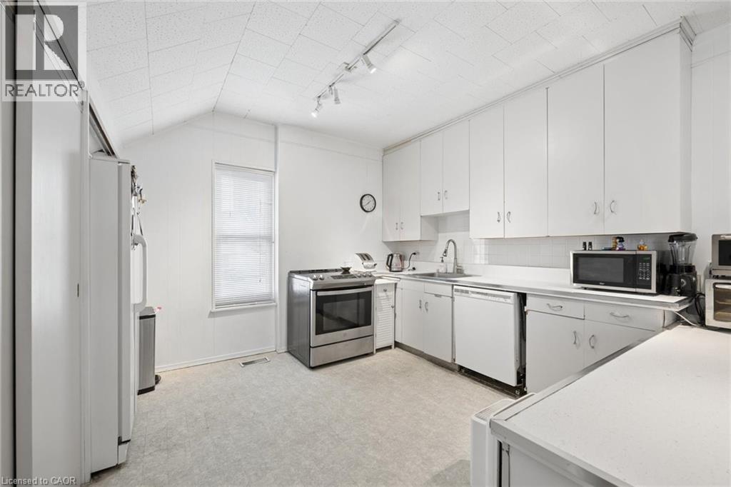 64 Francis Street N Property Photo 20