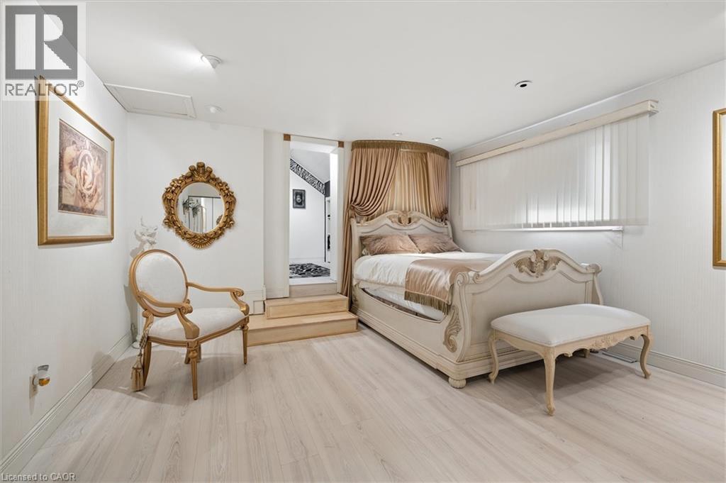 64 Francis Street N Property Photo 24