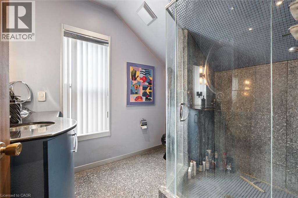 64 Francis Street N Property Photo 26