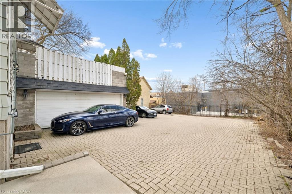 64 Francis Street N Property Photo 27