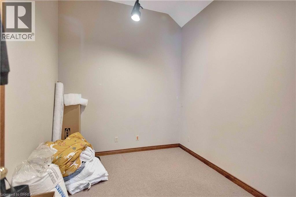 174 Stanley Street Unit# 300 Upper Property Photo 5