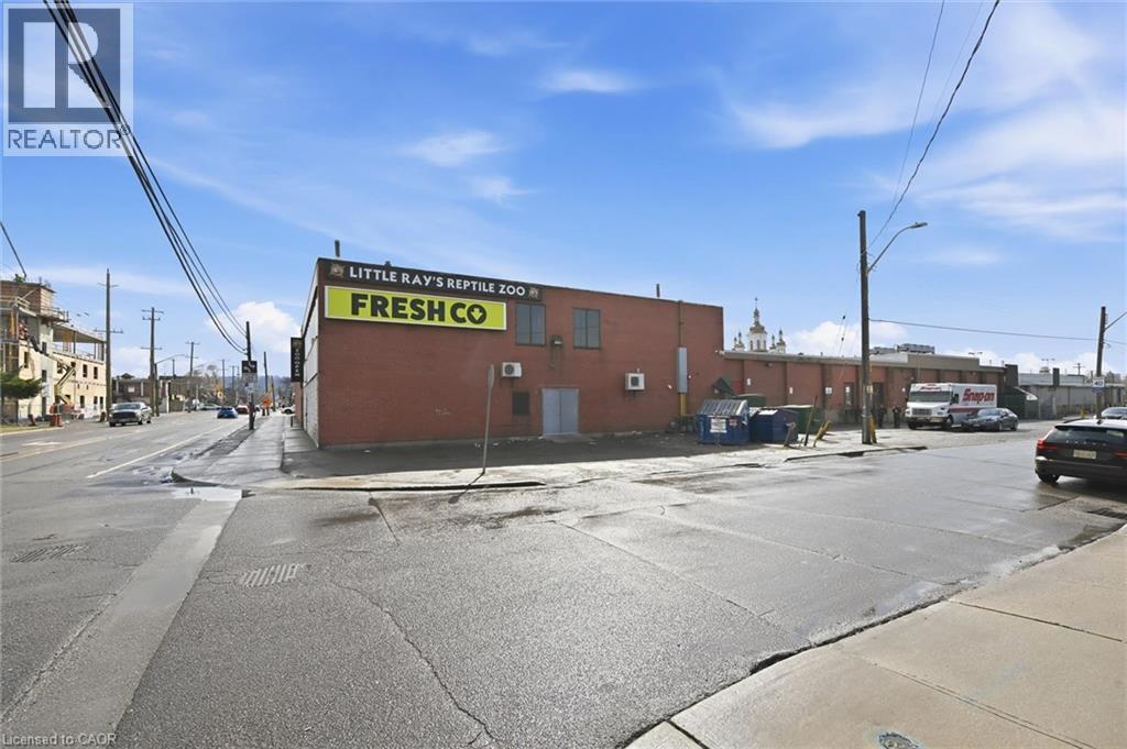 869 Barton Street E Property Photo 2