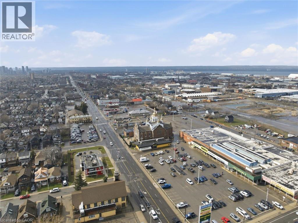 869 Barton Street E Property Photo 4