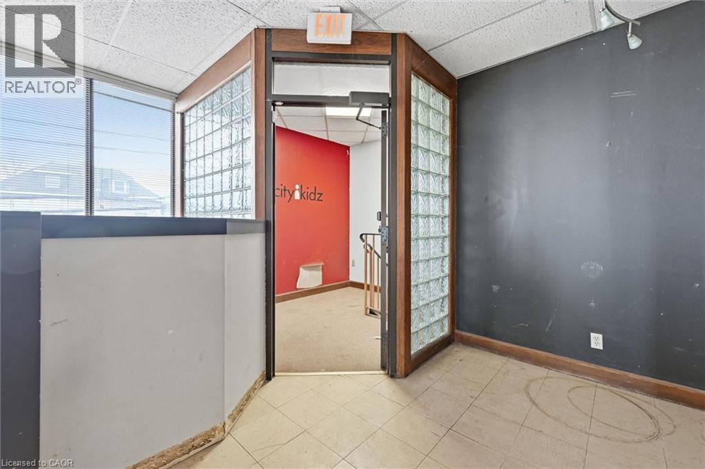 869 Barton Street E Property Photo 7