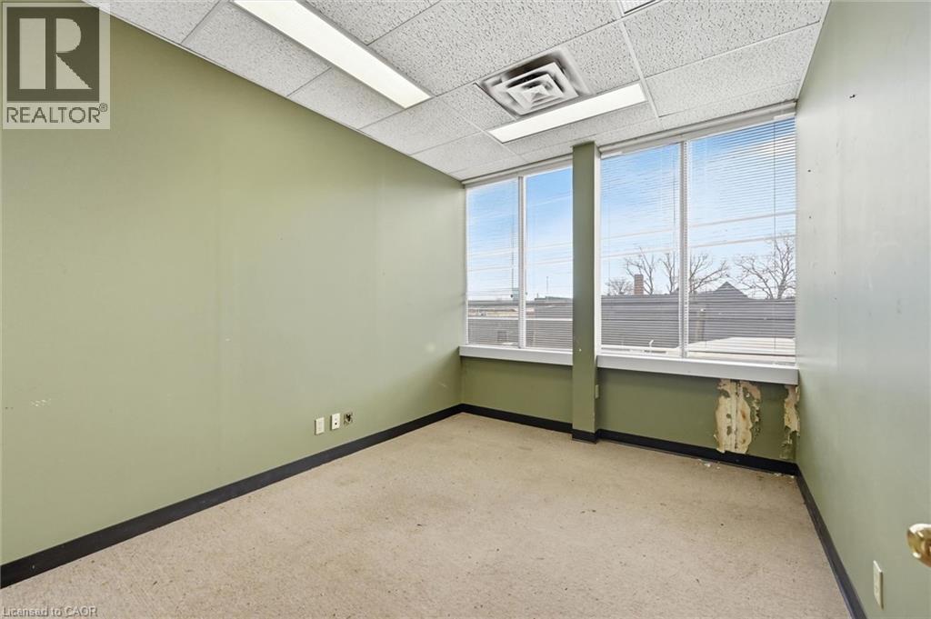 869 Barton Street E Property Photo 10