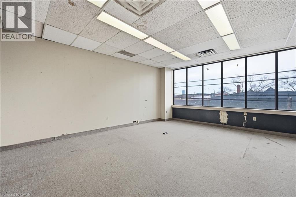 869 Barton Street E Property Photo 11