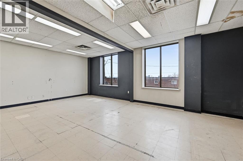 869 Barton Street E Property Photo 13