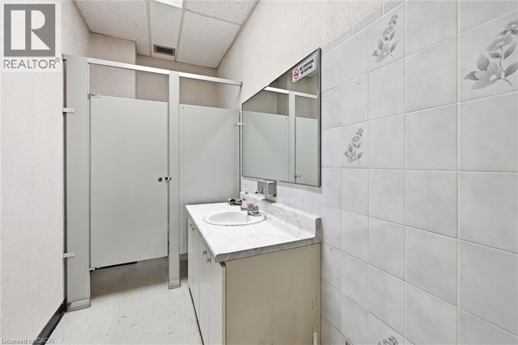 869 Barton Street E Property Photo 21