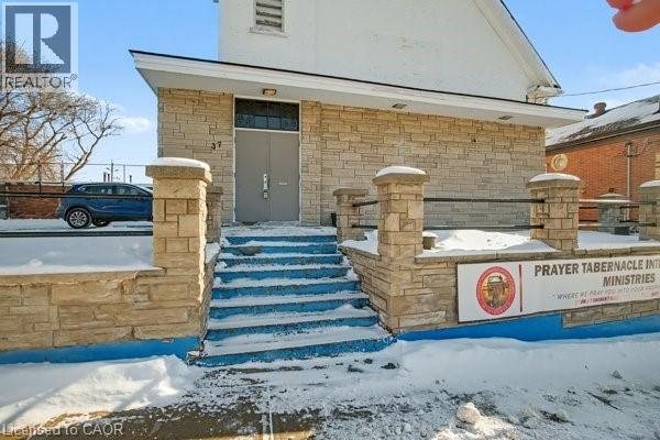 37 Wellington Street Property Photo 9