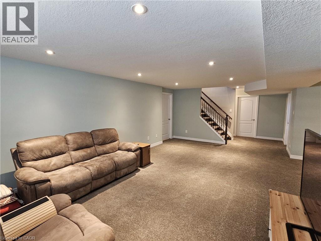 98 Allandale Crescent Property Photo 32