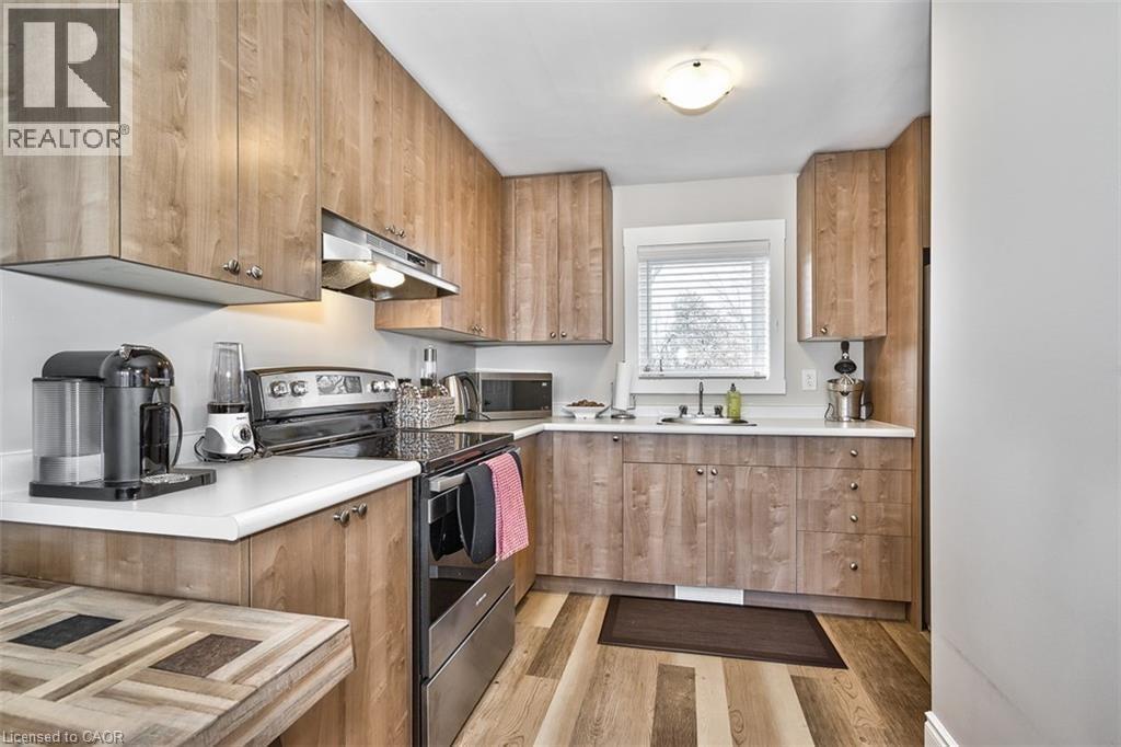 144 Ottawa Street S Property Photo 3