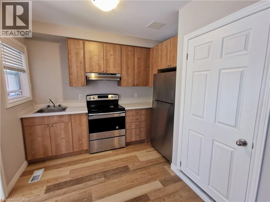 144 Ottawa Street S Property Photo 14