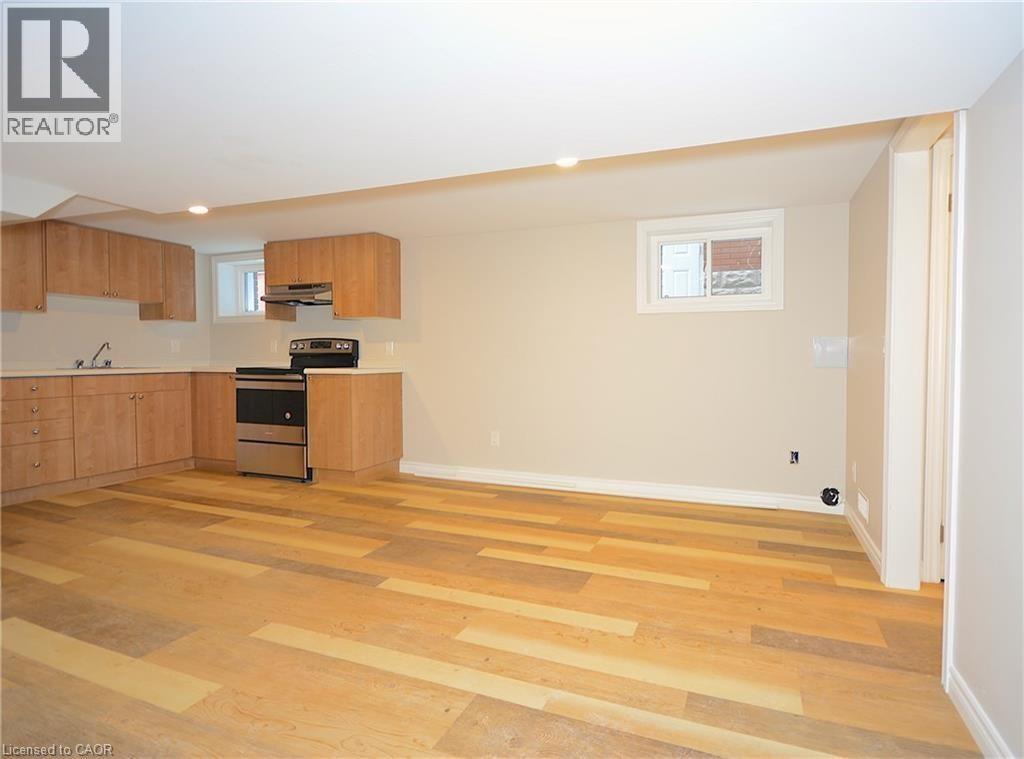 144 Ottawa Street S Property Photo 22