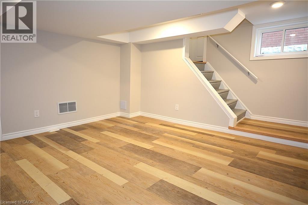 144 Ottawa Street S Property Photo 24