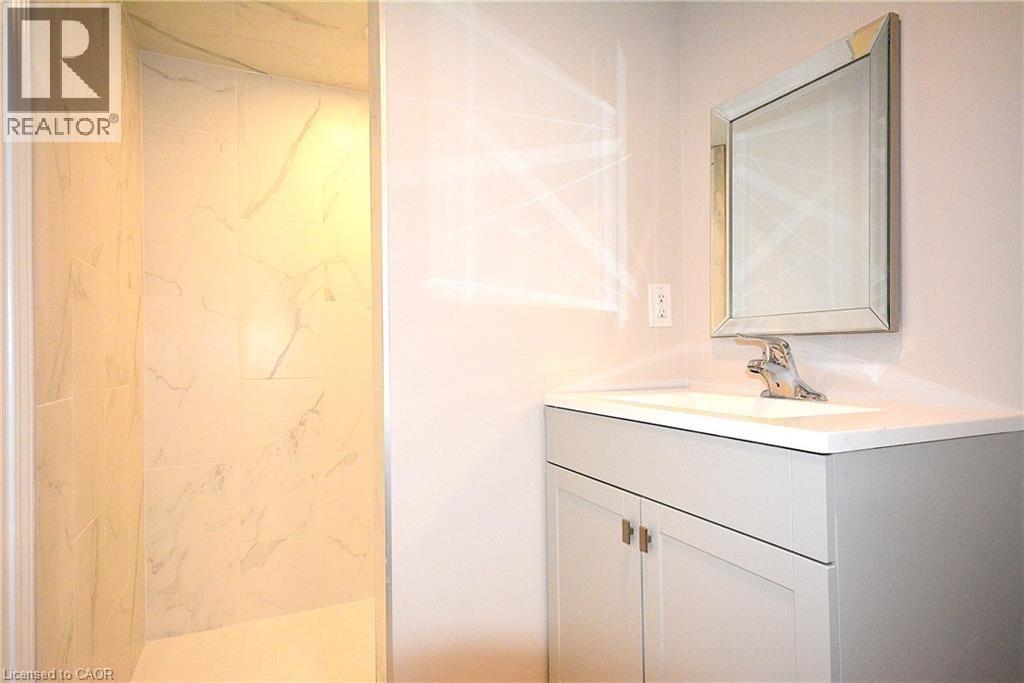 144 Ottawa Street S Property Photo 27