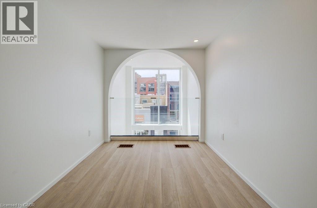 26 King Street E Property Photo 13