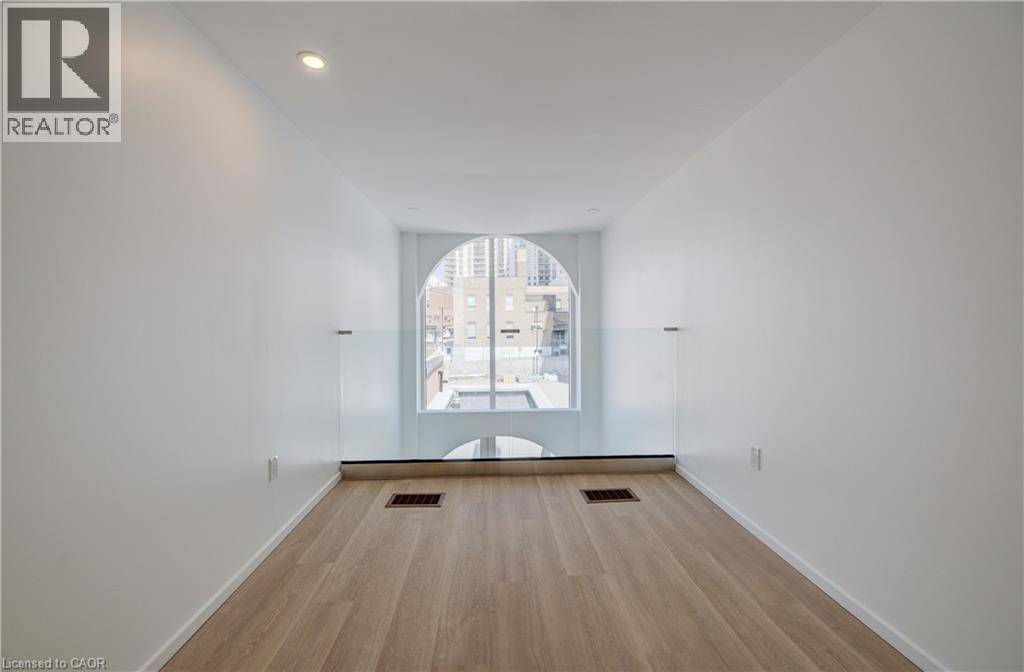26 King Street E Property Photo 22