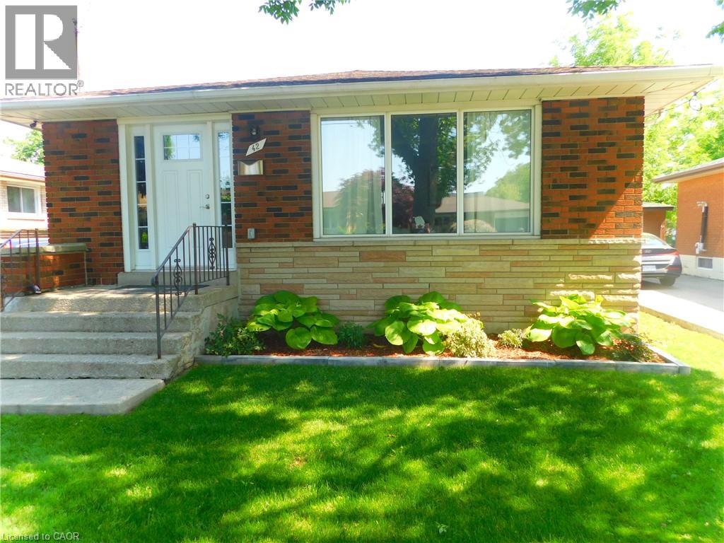 42 ATWATER Crescent Property Photo 1
