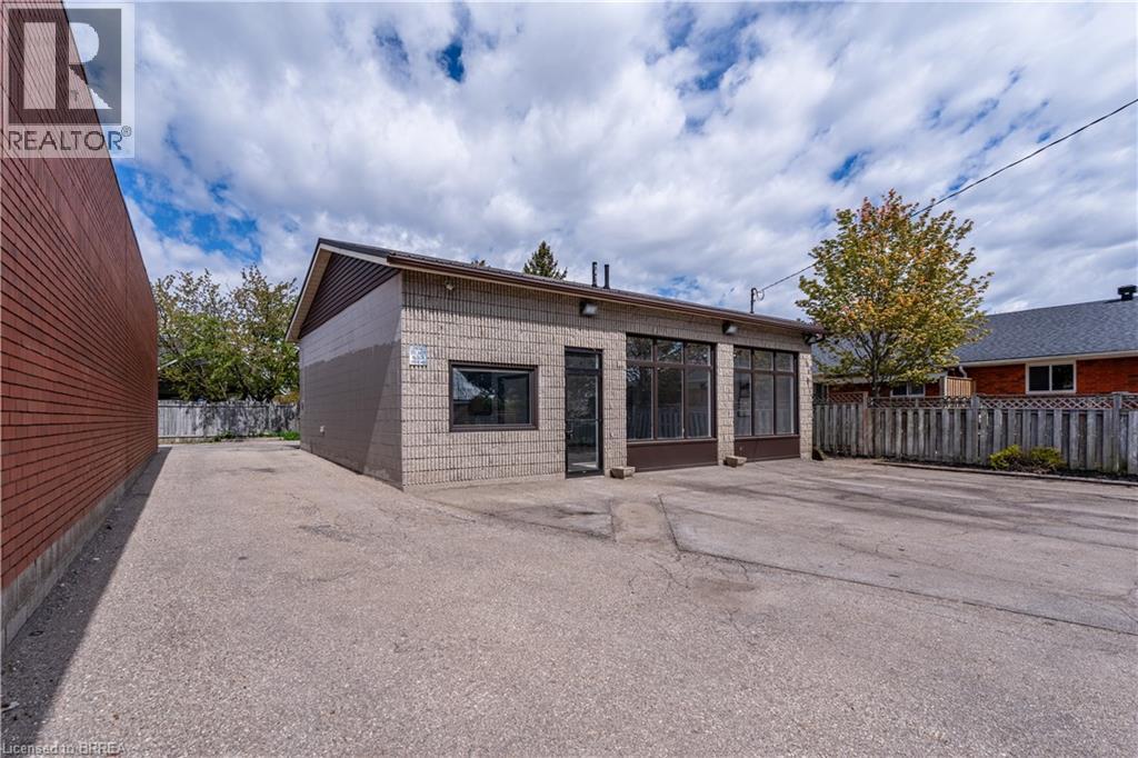 568 West Street Property Photo 2