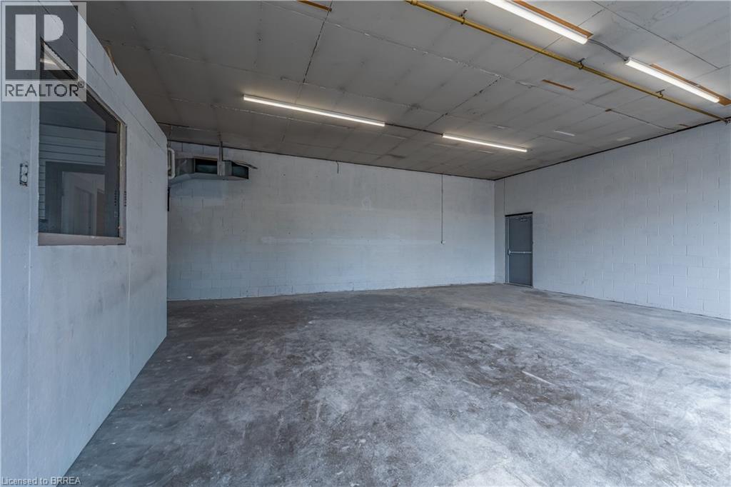 568 West Street Property Photo 3