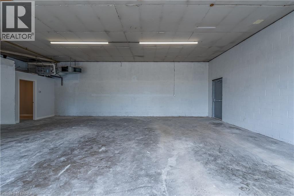 568 West Street Property Photo 4