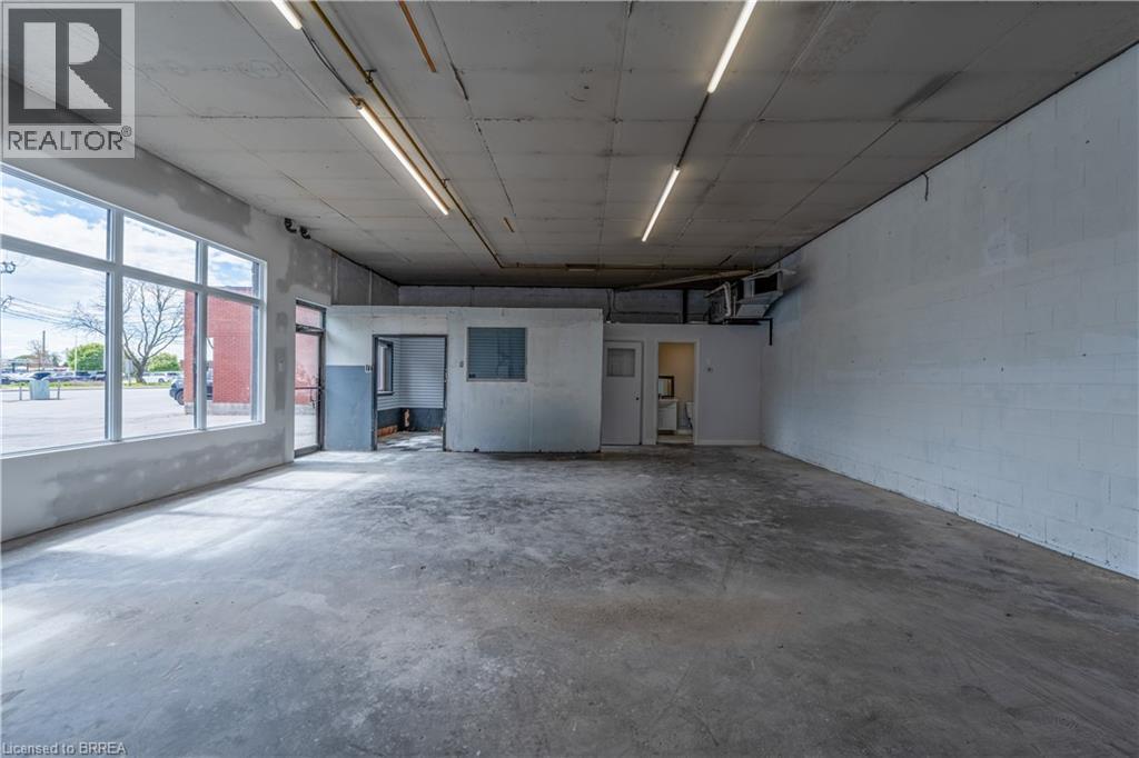 568 West Street Property Photo 6