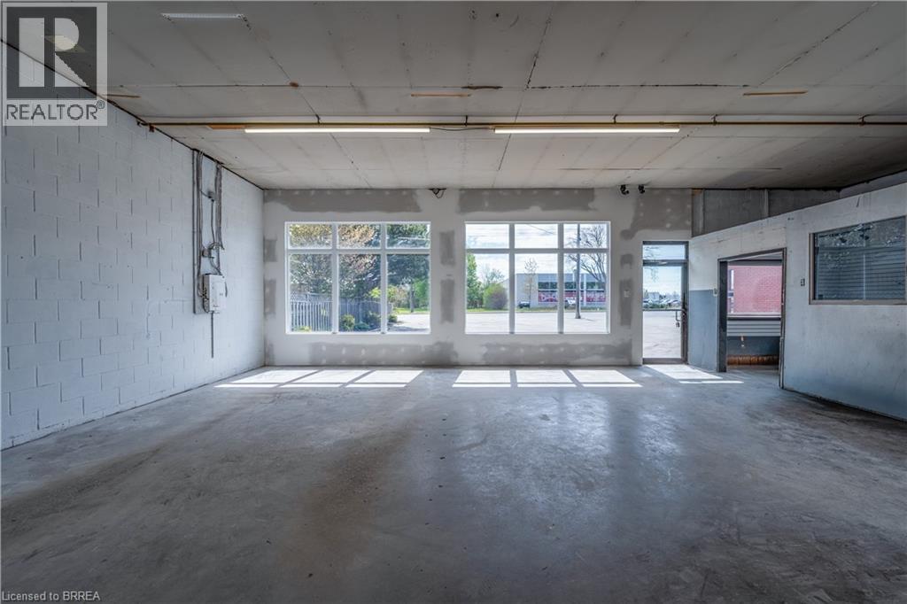 568 West Street Property Photo 8