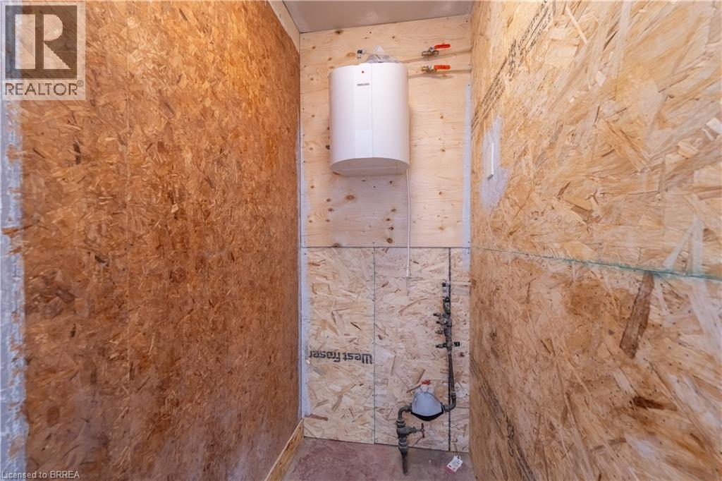 568 West Street Property Photo 14