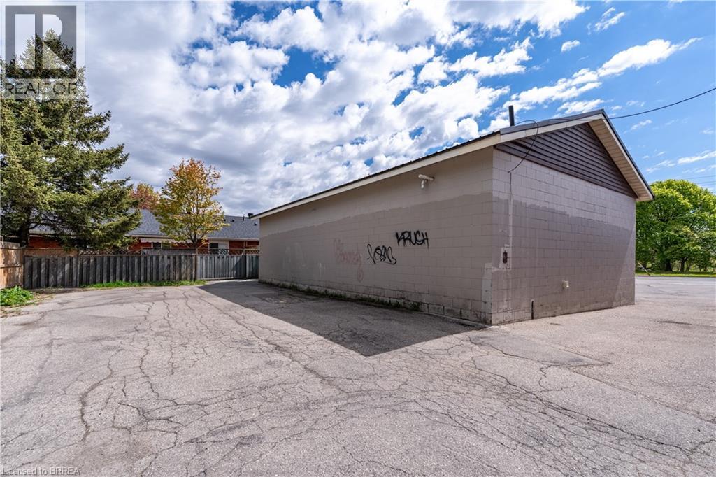 568 West Street Property Photo 15