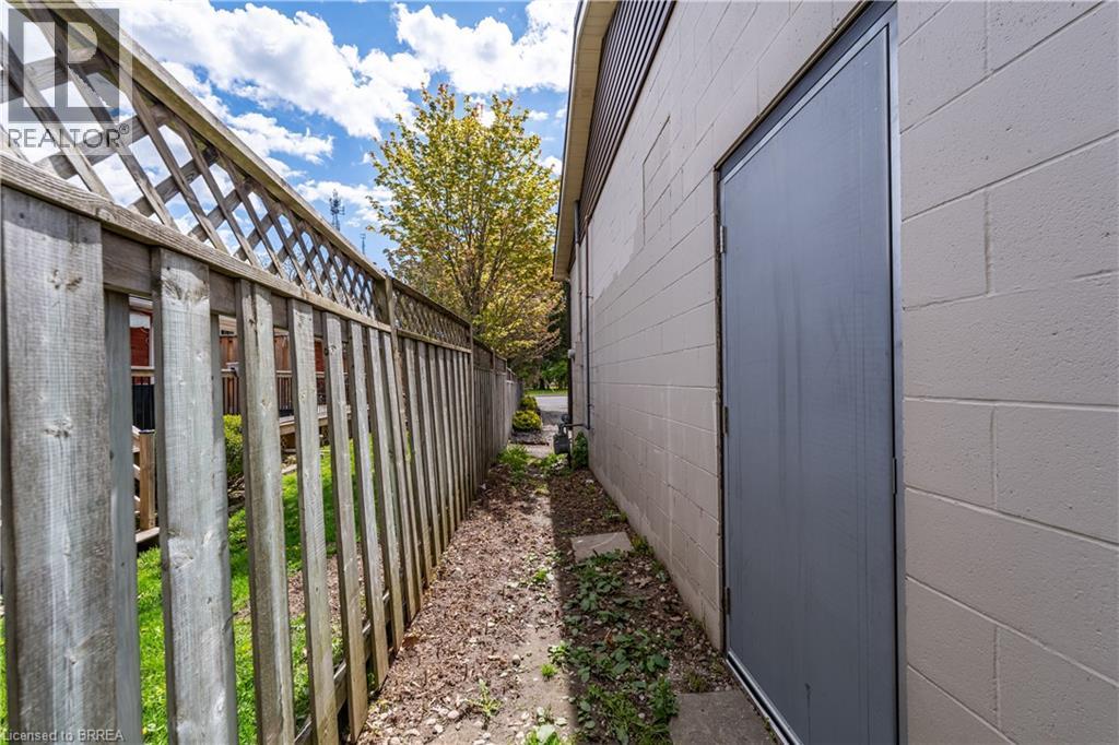568 West Street Property Photo 16