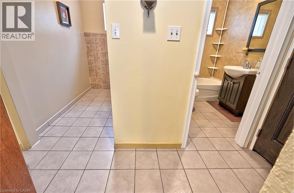 1476 Barton Street E Property Photo 10