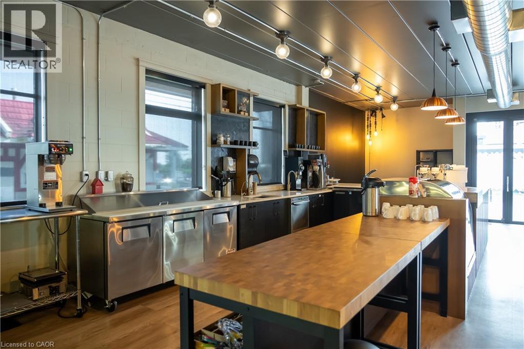 618 King Street W Property Photo 11